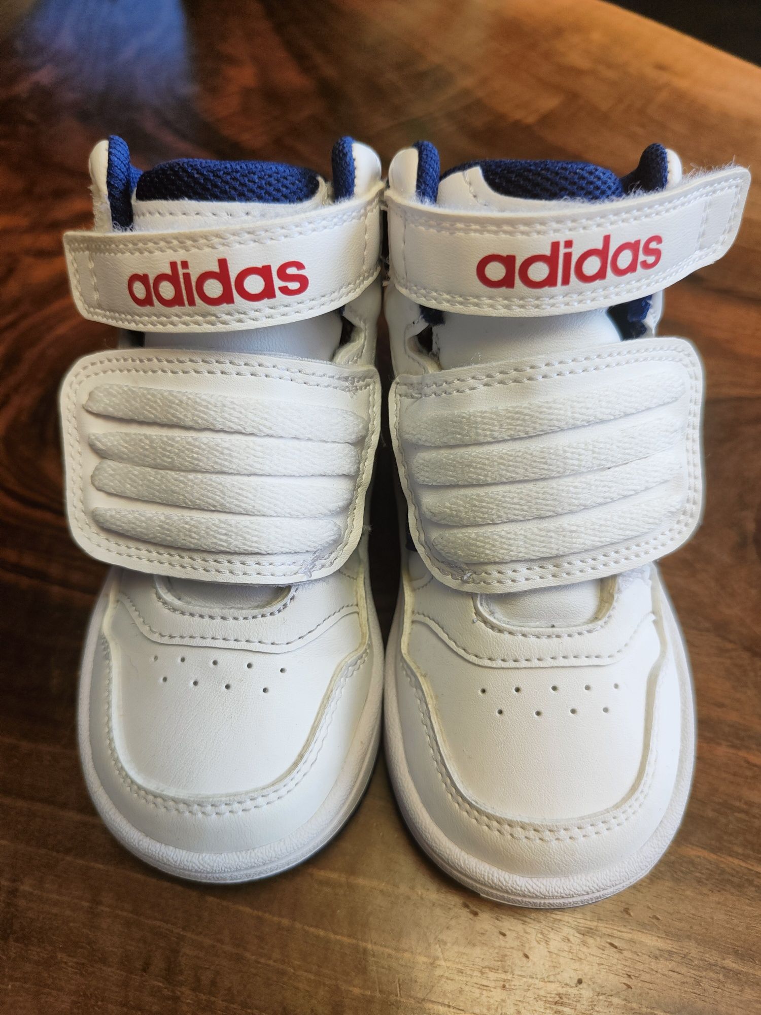 Бебешки високи кожени обувки маратонки Adidas размер 22, UK 5.5, 130 с