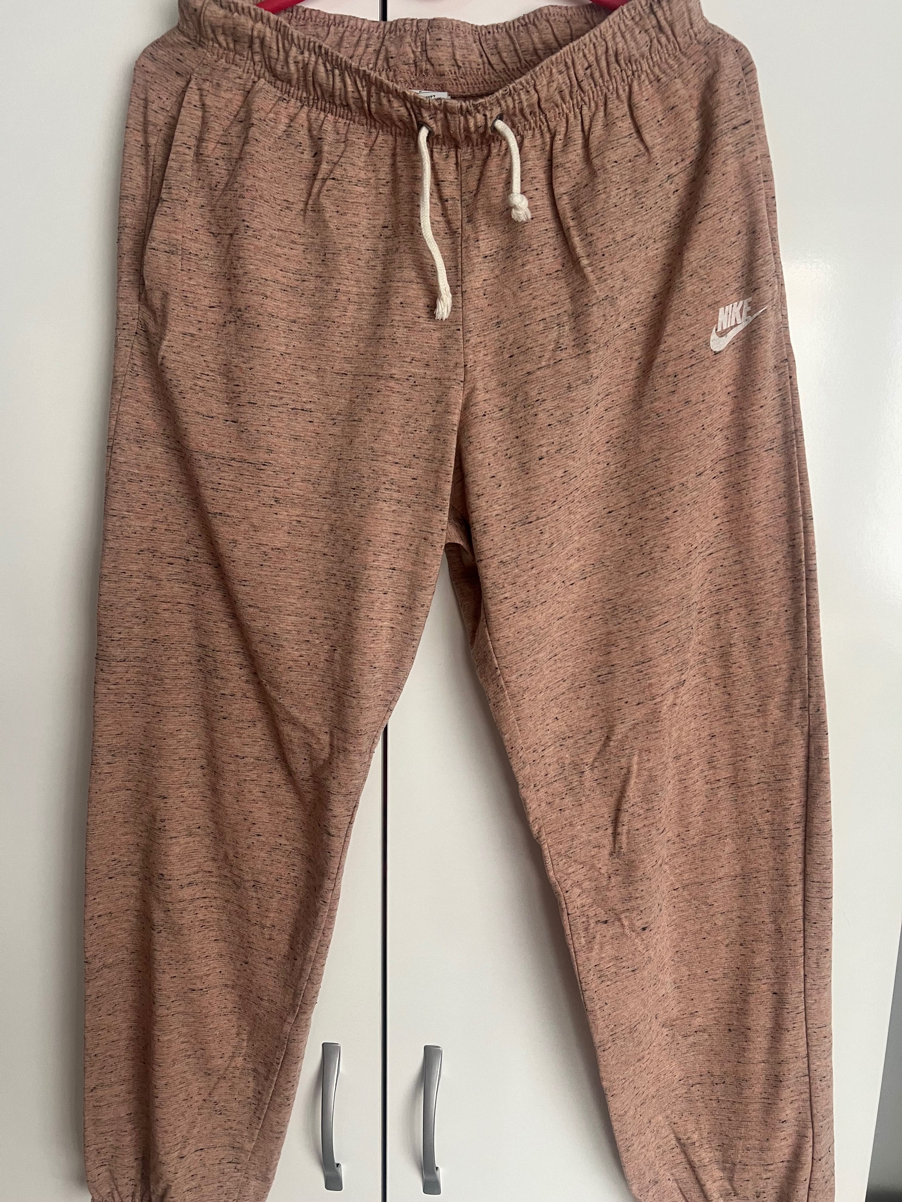 Оригинално долнище Nike женско