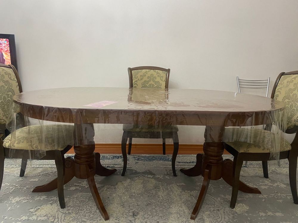 Продам натуральный деревянный стол с стулями