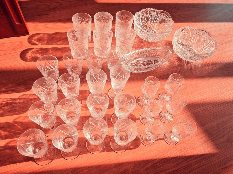Хрустальные бокалы, фужеры и салатницы