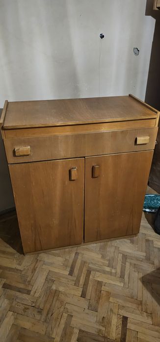 Mobila comoda cu sertare si usi 2 buc, masa pe roti si masa extensibil