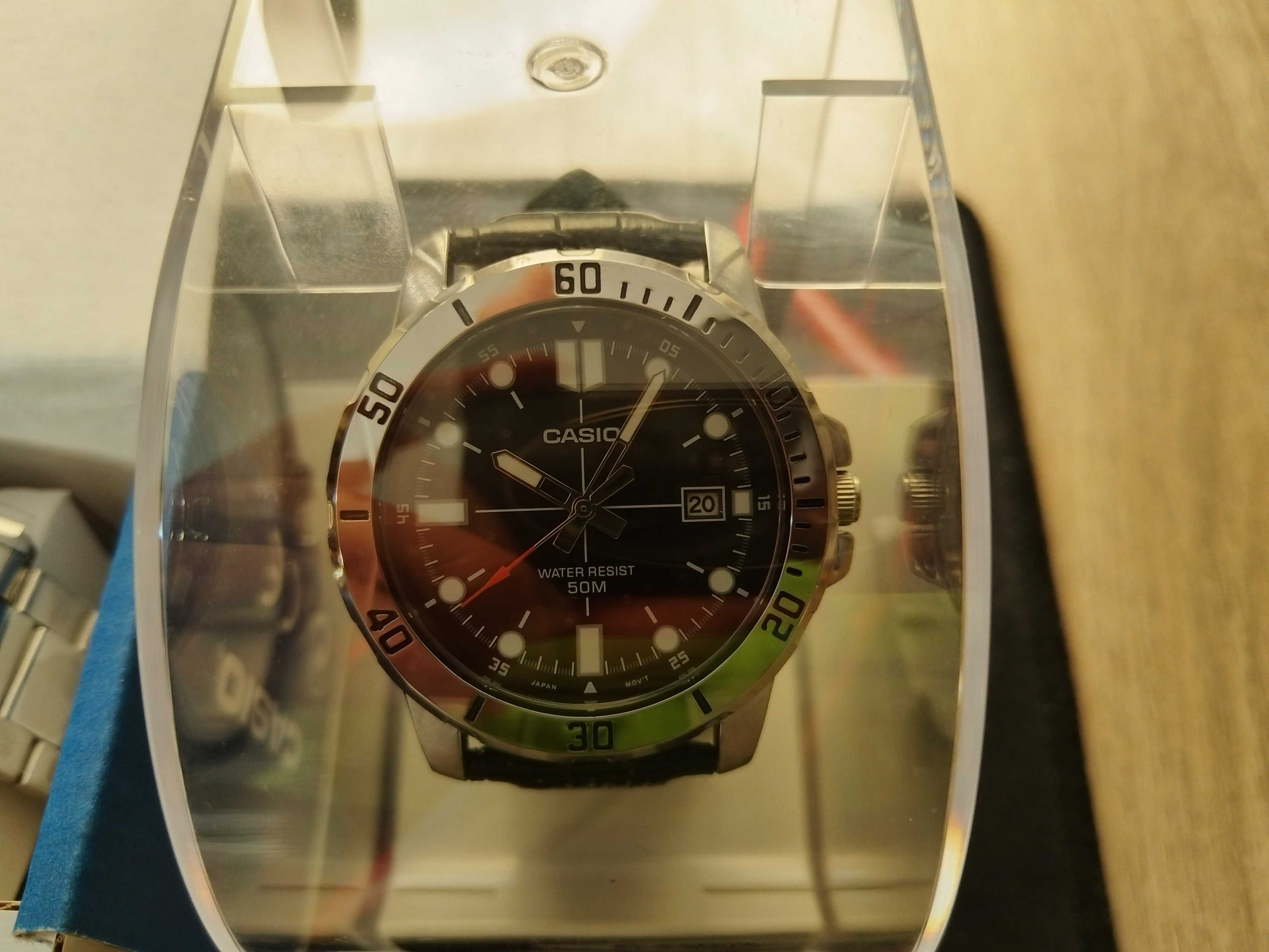 Продавам два часовника Casio MTP-VD01L и VD01D комплект + гаранция