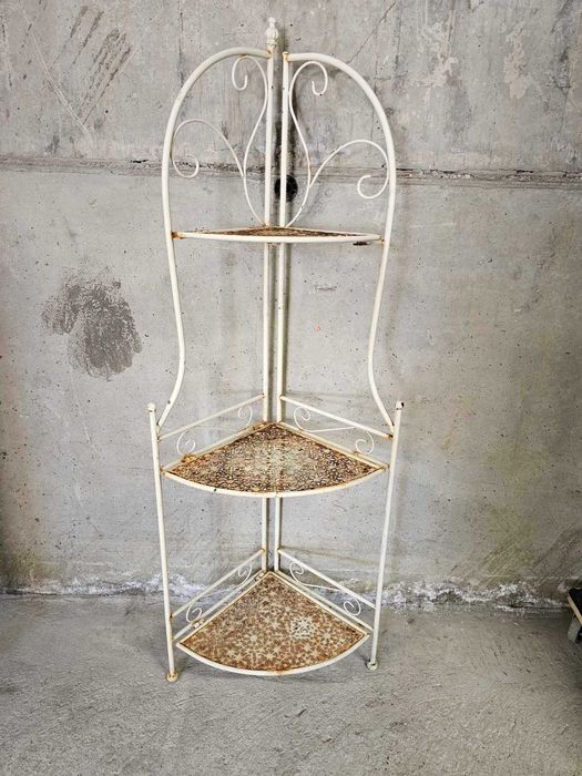 Ретро етажерка за ъгъл