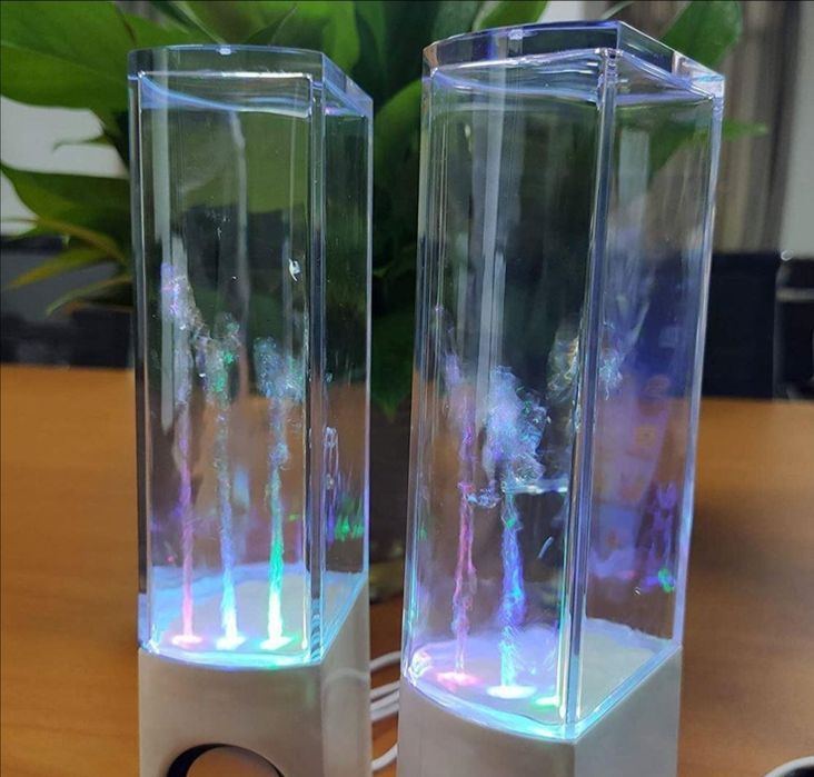 Boxe-Apa dansatoare cu 4 efecte de lumina diferita, 2 x 3 W, Nou!