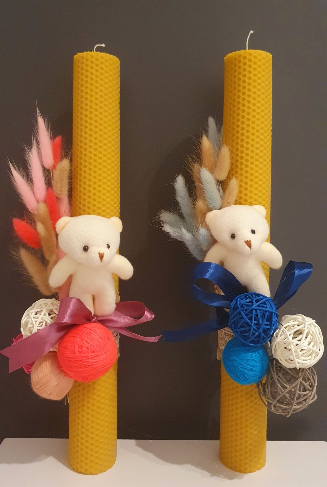 Lumânare din ceară naturală de albine, tip fagure, decor botez