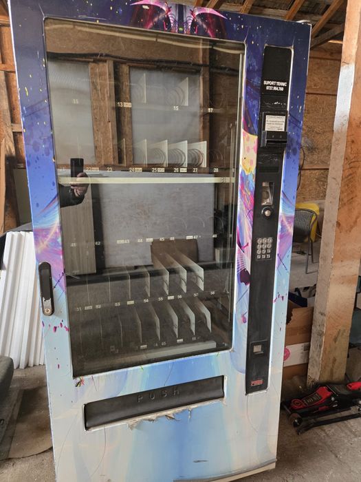 Vand tonomat vending sucuri dulciuri