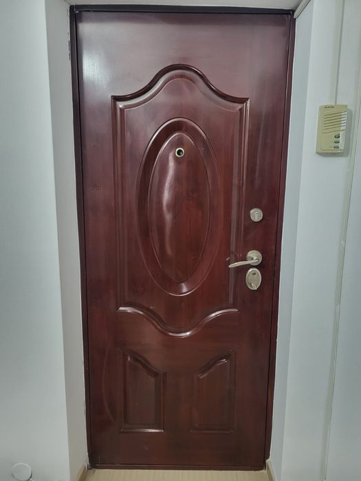Ușă intrare stare bună