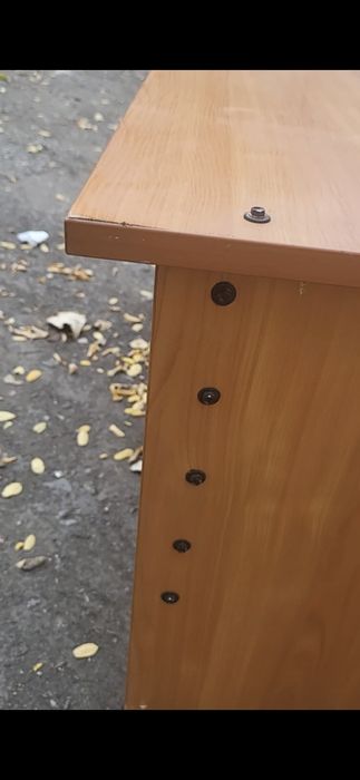 Продаётся стол. В хорошем состоянии.