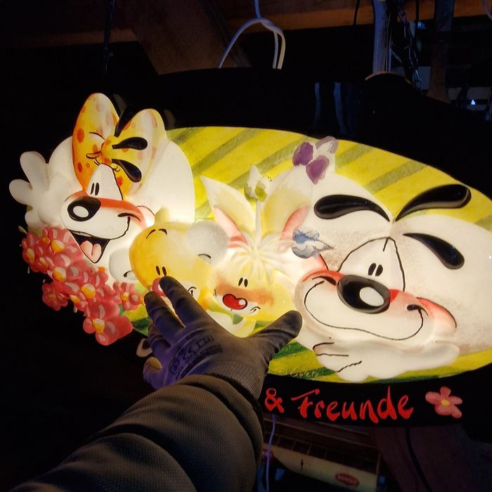 Reclama luminoasa disney copii