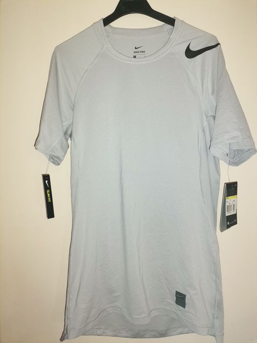 Bluze, pantaloni și tricouri NIKE originale