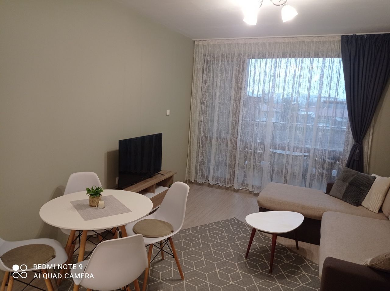 Дава се под наем Двустаен апартамент в Пловдив, Кършияка - 65 кв.м за 425 € - Снимка #2