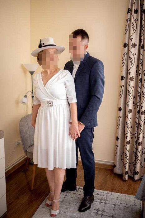 Vand rochie de eveniment(botez/stare civila)