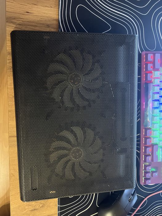 Подставка с охлаждением для ноутбука.