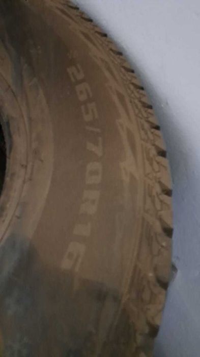 Продаю комплект зимних шин 265/70 R16.