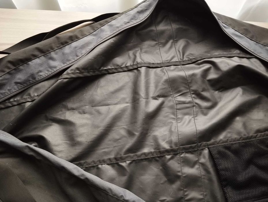 2 бр. калъфи за ски - WEDZE- 40 лв, STÖCKLI - 70 лв, 4 чифта ски щеки