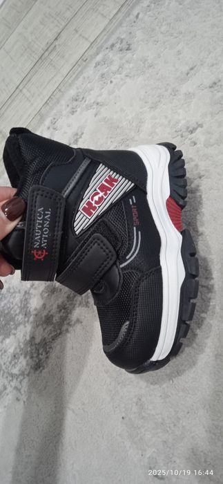 Продам зимние дутыши 24 размер!