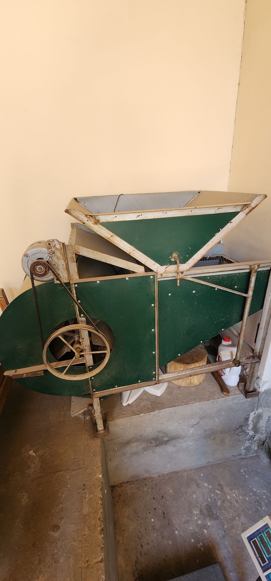 Elevator Sotiladi Pista tozalidgan