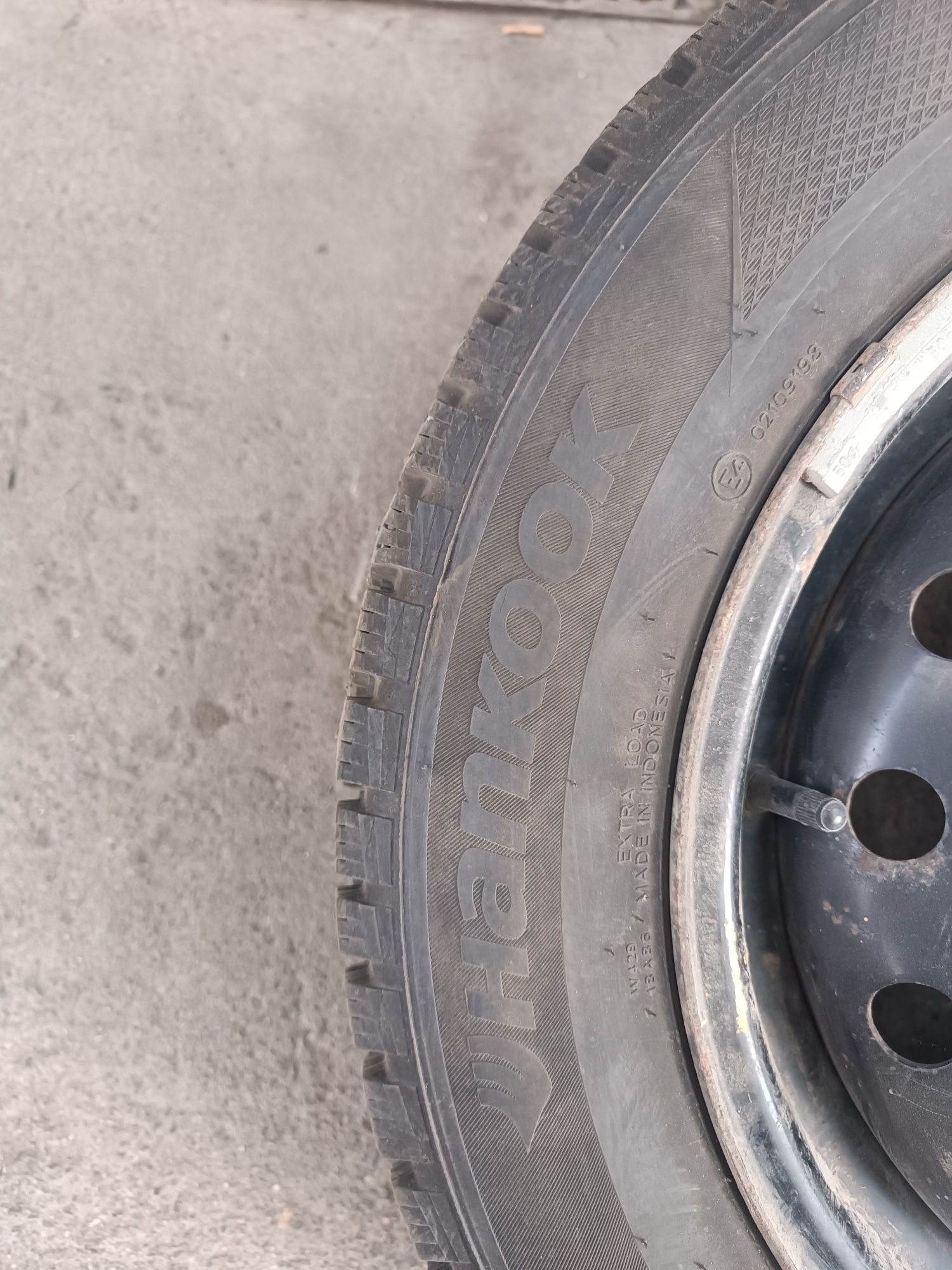 Продам зимнюю резину Hankook