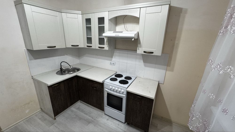 Кухонный гарнитур в хорошем состоянии