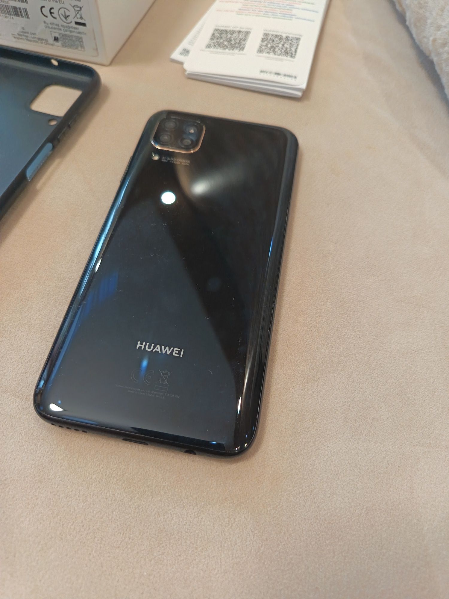 Huawei P40 lite  много запазен