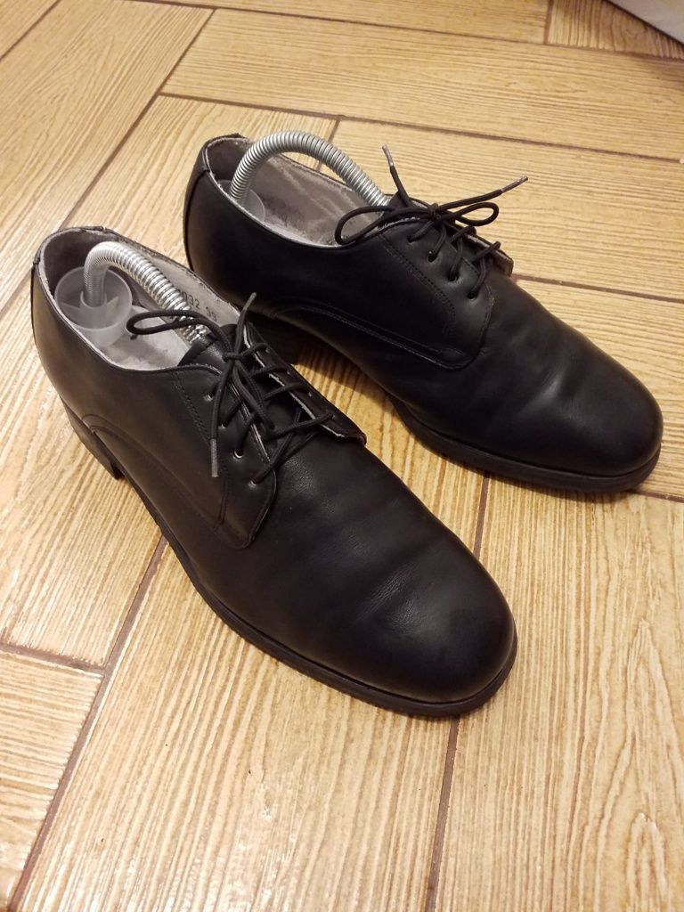 Pantofi militari, piele naturala mărime 41. Stare nouă.