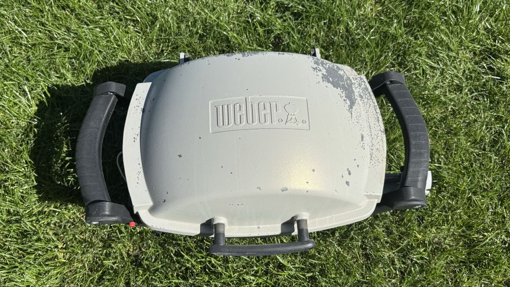 Продавам газово барбекю weber