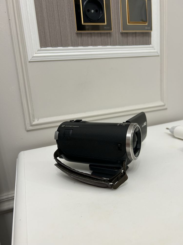 Продается видео камера Panasonic HC-V260