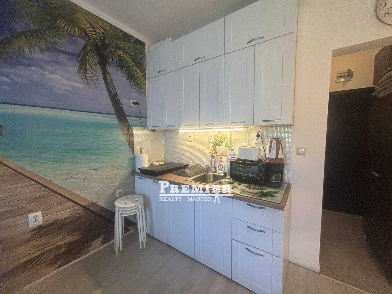 Продава се Едностаен апартамент в Поморие - 33 кв.м за 1304 €/кв.м - Снимка #2