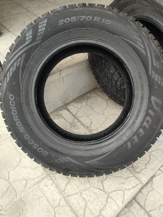 Продам шипованные шины -2шт