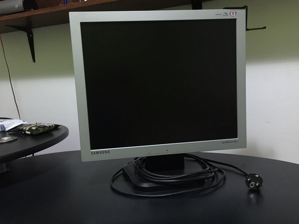 Vand Monitor Samsung 19 inch