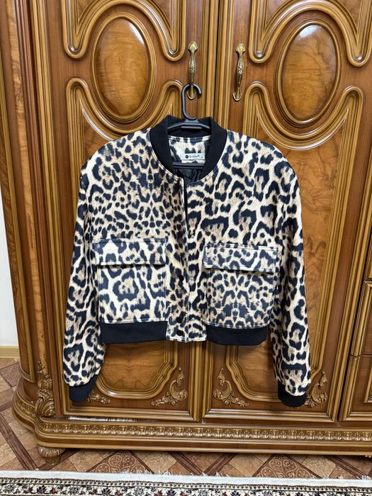 Яркая классная лёгкая курточка