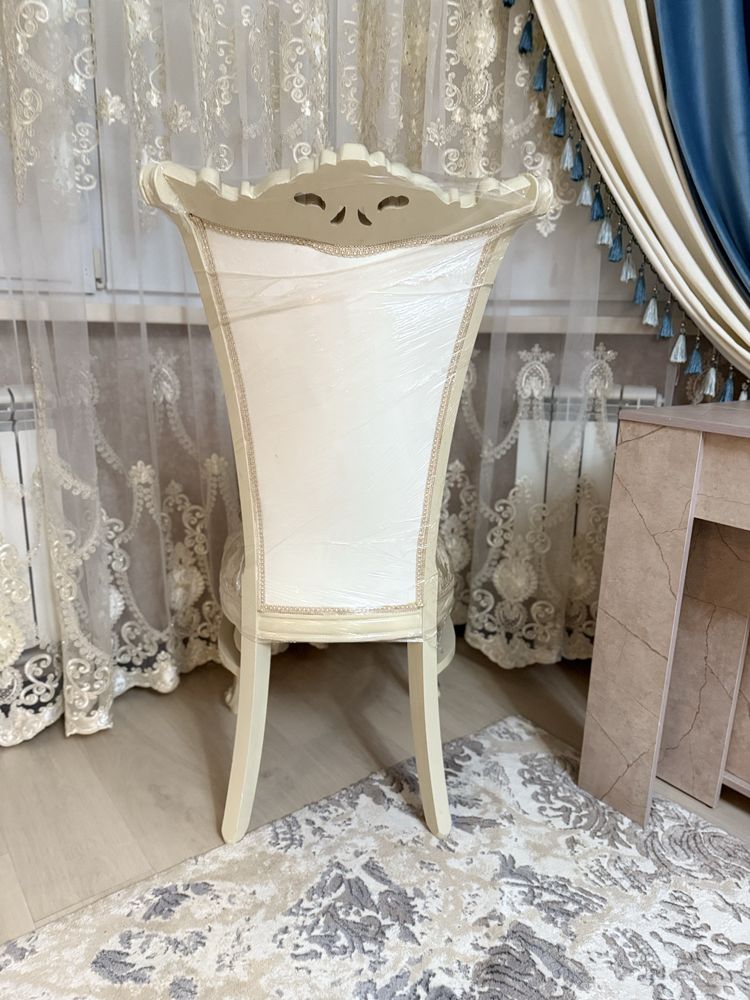 Продаются стулья в гостиную
