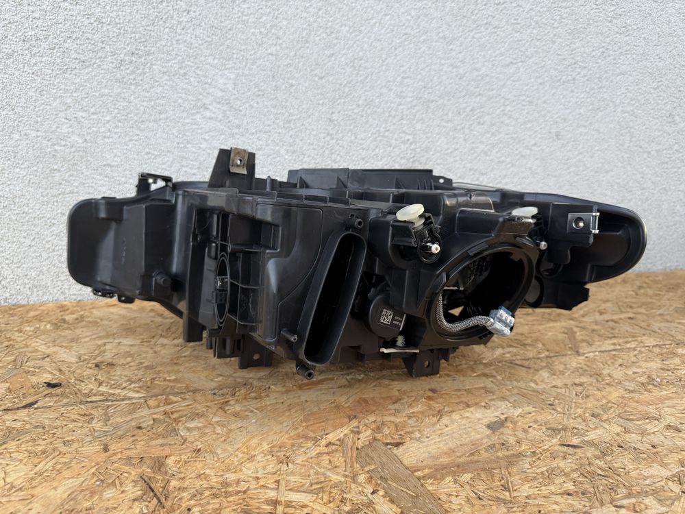 Far dreapta BMW Seria3 F30 F31 Xenon Original Europa