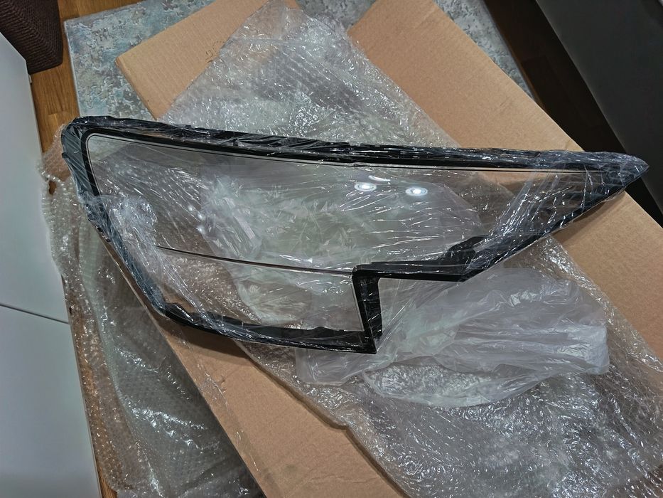 Sticlă far dreapta Audi Q8 non facelift