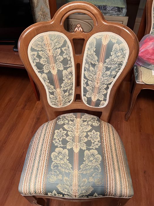 Стол и  8 стульев