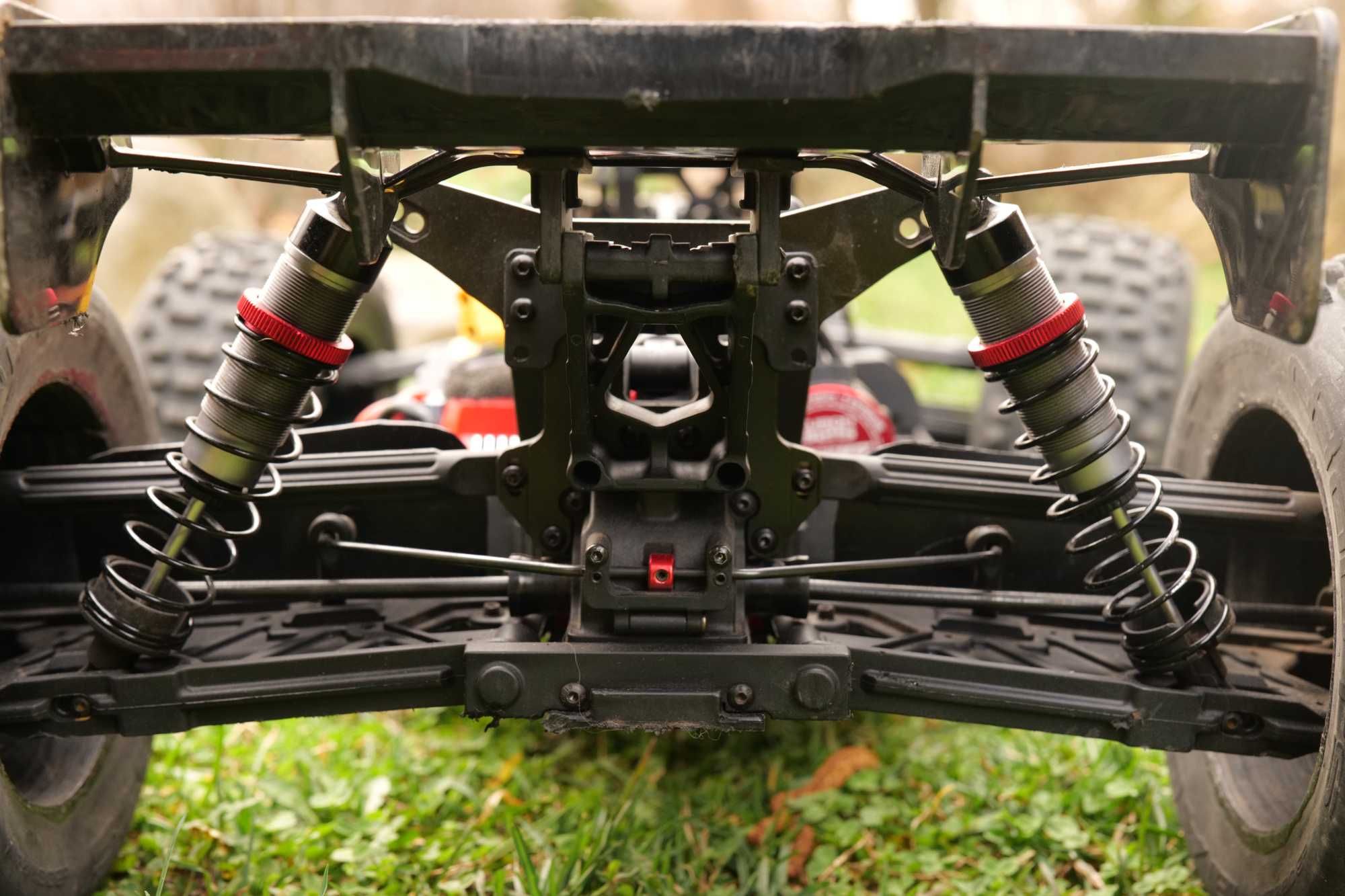 Team Corally Shogun truggy 6s 1/8 пълен комплект + части