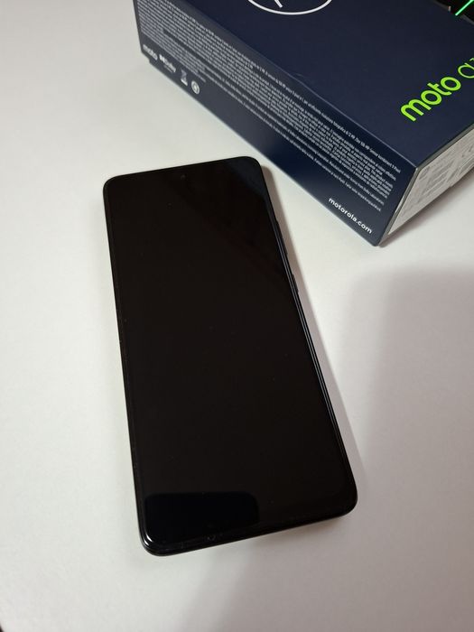 Vând Motorola G72, 8GB RAM / 128GB stocare, în stare foarte bună