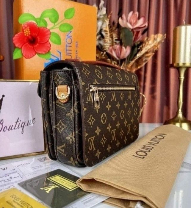 Set Louis Vuitton, geanta și portofel, saculet, etichetă incluse