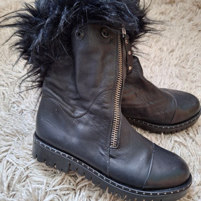 Продавам ботуши естествена  кожа  р.36