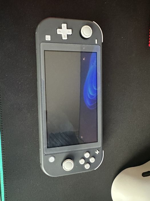 Продам Nintendo Switch Lite (Прошитый)