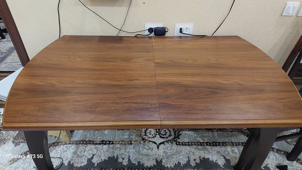 Стол в гостинную