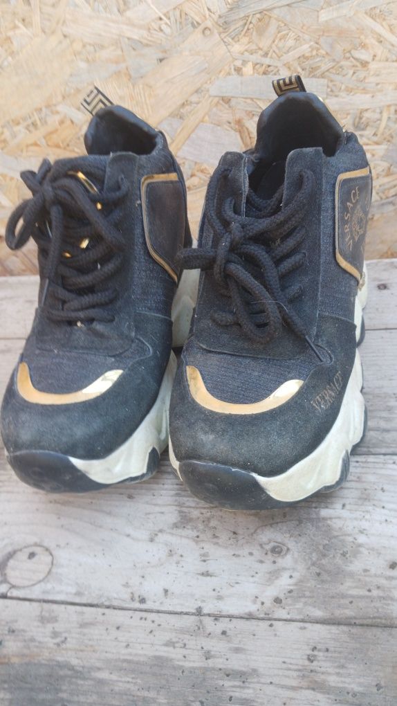 Adidasi Incaltaminte dama femei vând 4 perechi de sneakers brand