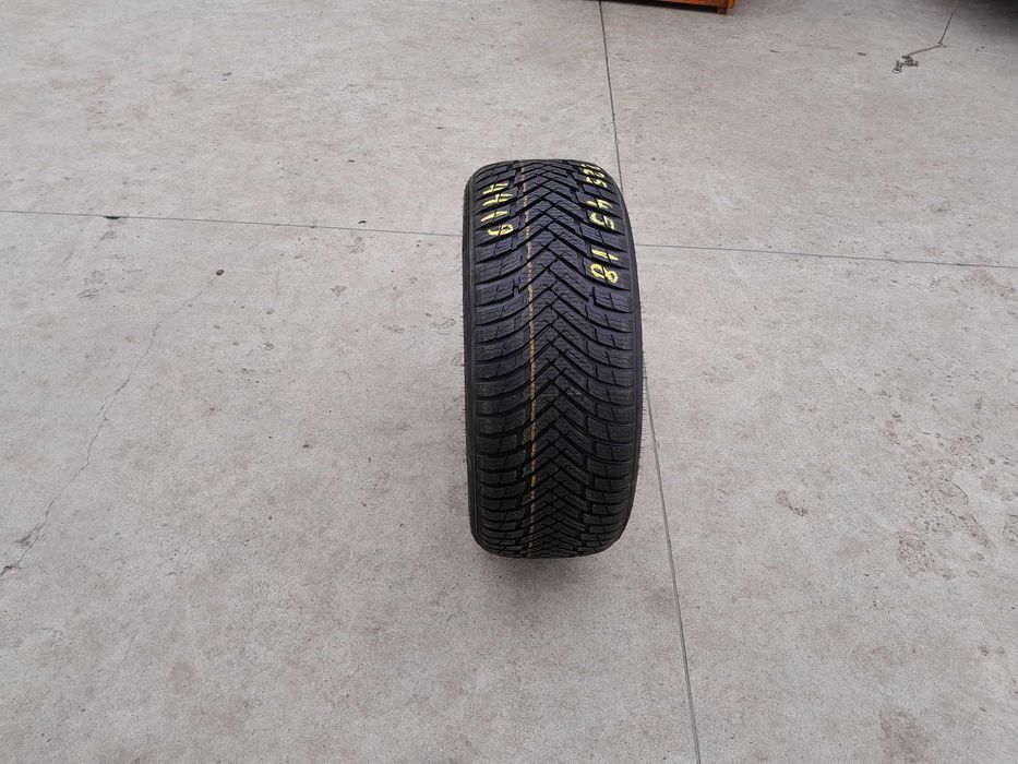 O anvelopa de iarna 225 45 18 nokian watherproof