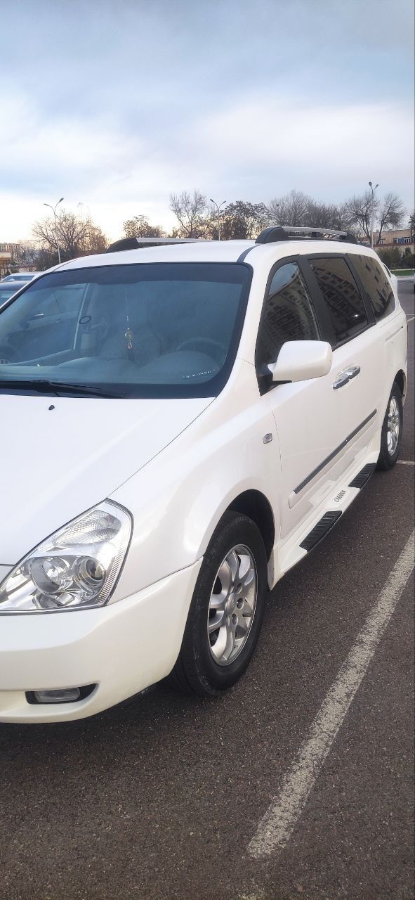 Срочно сотилади KIA Carnival