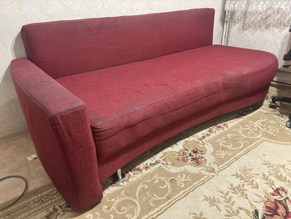 Продам диван б/у. В подарок пуф и кресло