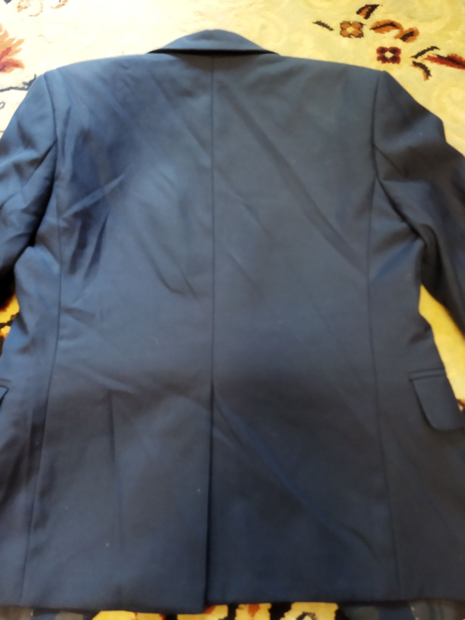 Школьный пиджак для мальчиков темно синего цвета.