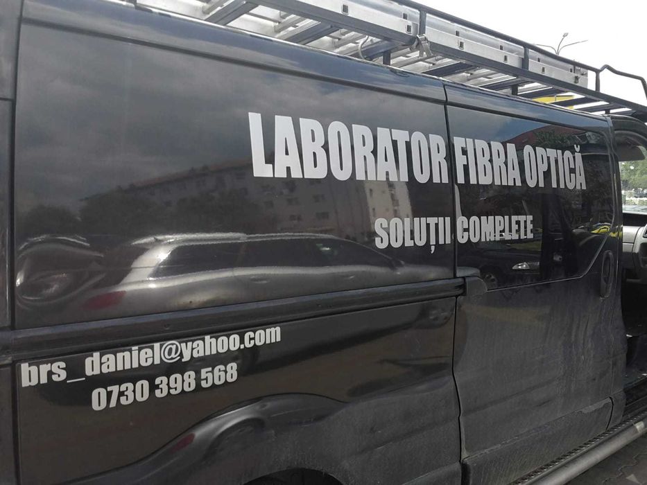 Autocoloante auto/Inscriptionari auto/Stickere auto la comanda