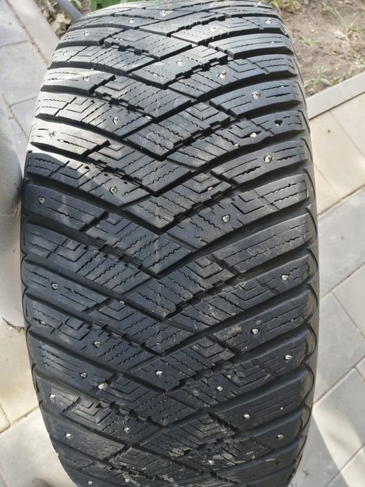 Продам шины зимние в отличном состоянии