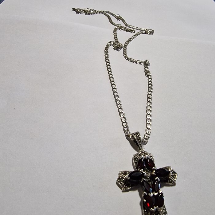 Pandativ masiv/lant cu cruce argint 925 cu granate si marciste natural