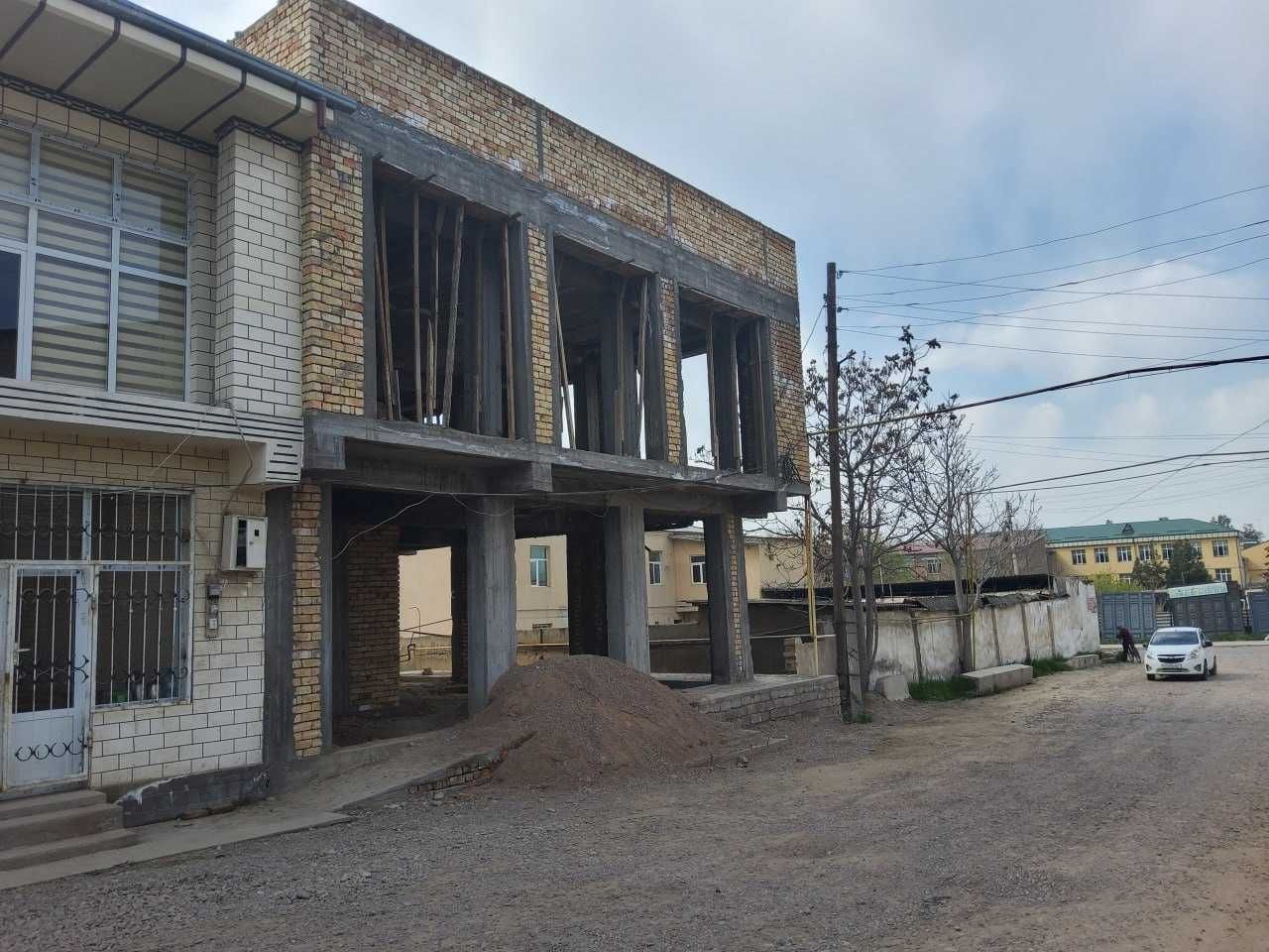 Продается двухэтажное помещение бино сотилади